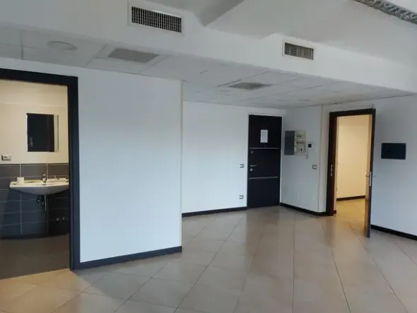 #18944 Due uffici in complesso residenziale con piscina