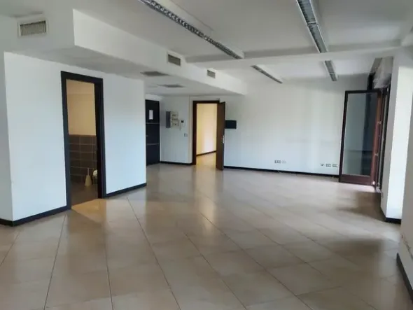 #18944 Due uffici in complesso residenziale con piscina