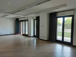 #18944 Due uffici in complesso residenziale con piscina