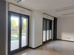 #18944 Due uffici in complesso residenziale con piscina