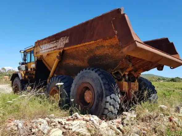39#4479 Dumper Volvo