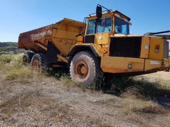 39#4479 Dumper Volvo