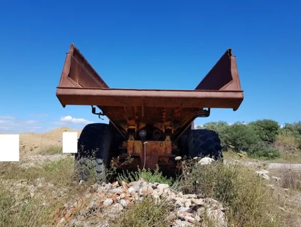 39#4479 Dumper Volvo