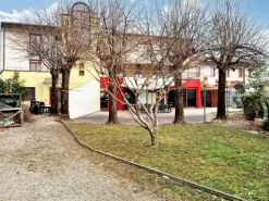 #23025 Edificio adibito a Bar-Ristorante con soprastante appartamento