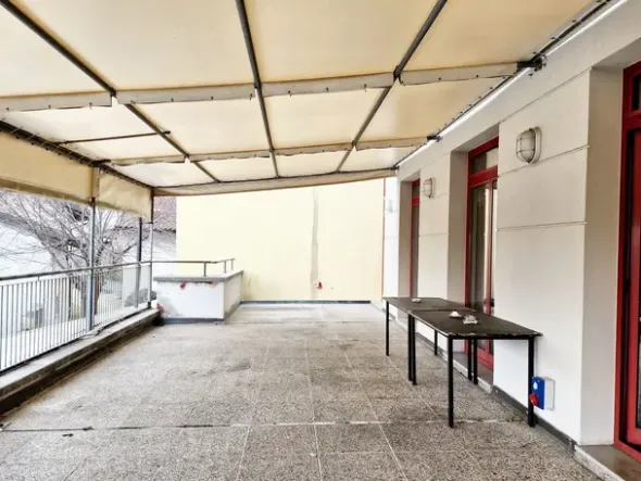 #23025 Edificio adibito a Bar-Ristorante con soprastante appartamento