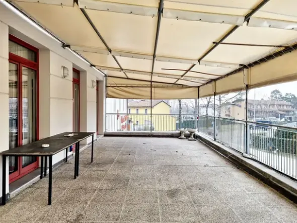 #23025 Edificio adibito a Bar-Ristorante con soprastante appartamento