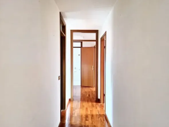 #23025 Edificio adibito a Bar-Ristorante con soprastante appartamento