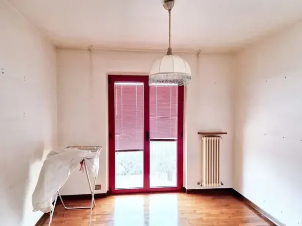 #23025 Edificio adibito a Bar-Ristorante con soprastante appartamento