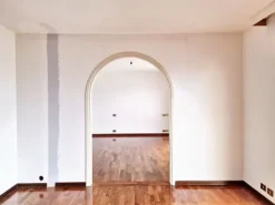 #23025 Edificio adibito a Bar-Ristorante con soprastante appartamento