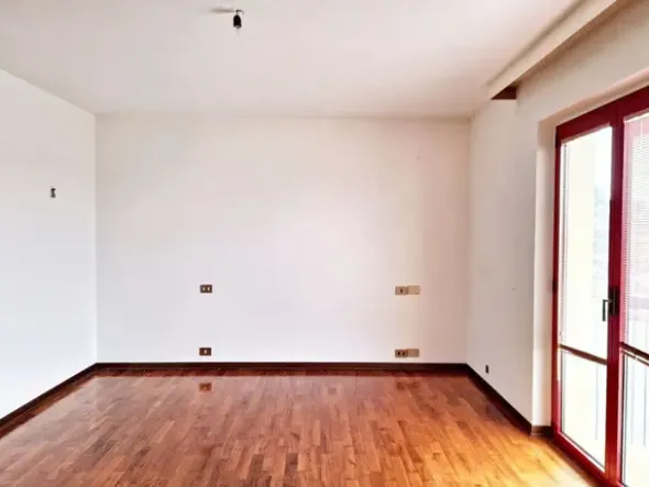 #23025 Edificio adibito a Bar-Ristorante con soprastante appartamento