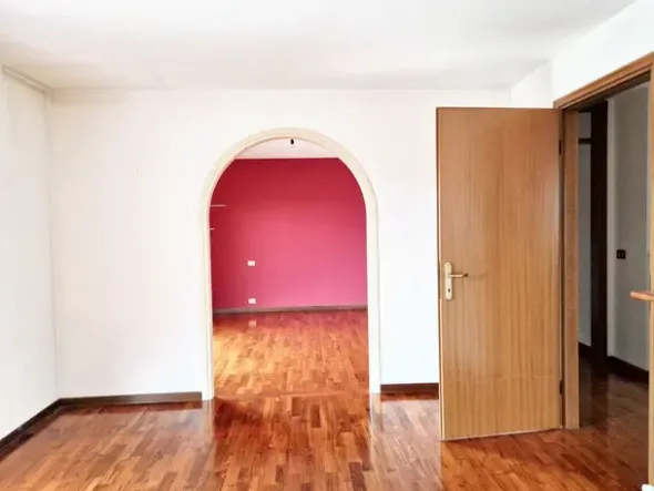 #23025 Edificio adibito a Bar-Ristorante con soprastante appartamento