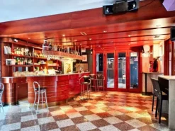 #23025 Edificio adibito a Bar-Ristorante con soprastante appartamento