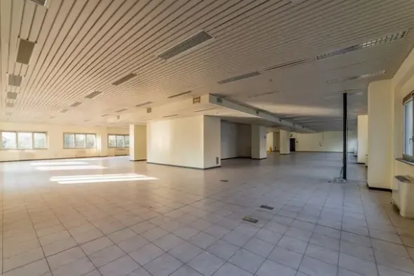 #2537729 Edificio cielo terra indipendente con parcheggio sotterraneo privato e ampia area esterna