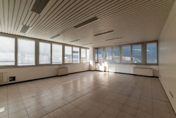 #2537729 Edificio cielo terra indipendente con parcheggio sotterraneo privato e ampia area esterna