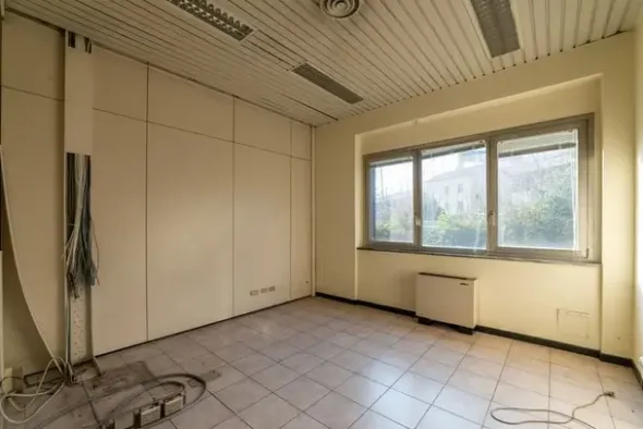 #2537729 Edificio cielo terra indipendente con parcheggio sotterraneo privato e ampia area esterna