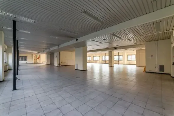 #2537729 Edificio cielo terra indipendente con parcheggio sotterraneo privato e ampia area esterna