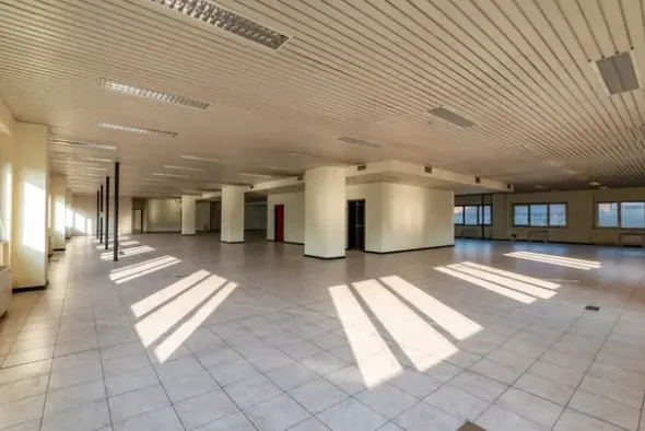 #2537729 Edificio cielo terra indipendente con parcheggio sotterraneo privato e ampia area esterna