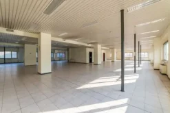 #2537729 Edificio cielo terra indipendente con parcheggio sotterraneo privato e ampia area esterna