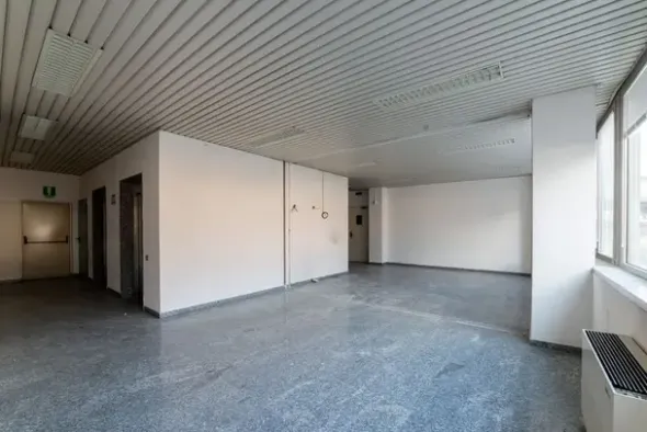 #2537729 Edificio cielo terra indipendente con parcheggio sotterraneo privato e ampia area esterna