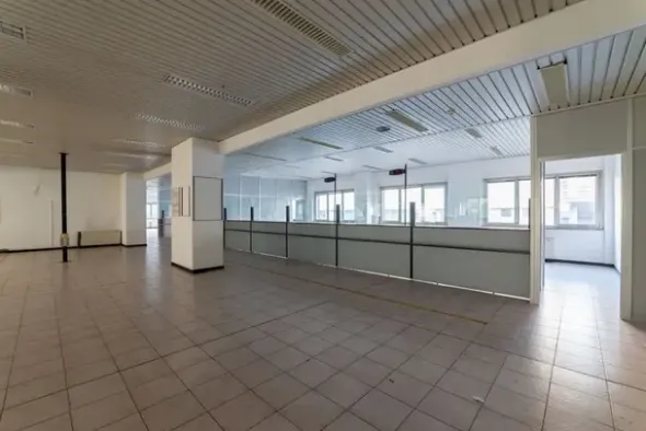 #2537729 Edificio cielo terra indipendente con parcheggio sotterraneo privato e ampia area esterna