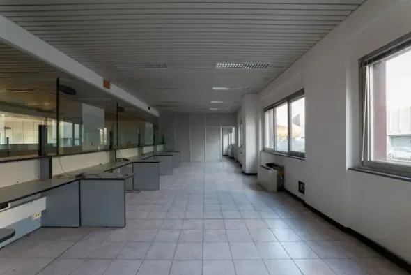 #2537729 Edificio cielo terra indipendente con parcheggio sotterraneo privato e ampia area esterna