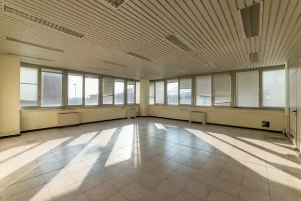 #2537729 Edificio cielo terra indipendente con parcheggio sotterraneo privato e ampia area esterna