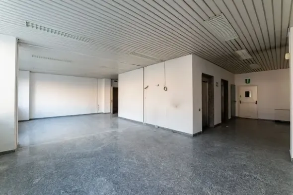 #2537729 Edificio cielo terra indipendente con parcheggio sotterraneo privato e ampia area esterna