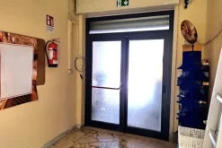 #24098 Edificio commerciale con parcheggio privato