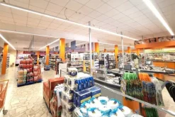 #24098 Edificio commerciale con parcheggio privato