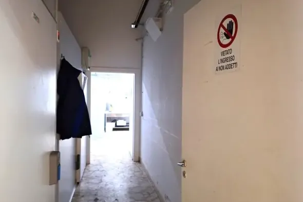 #24098 Edificio commerciale con parcheggio privato