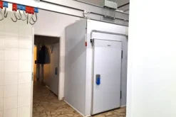 #24098 Edificio commerciale con parcheggio privato
