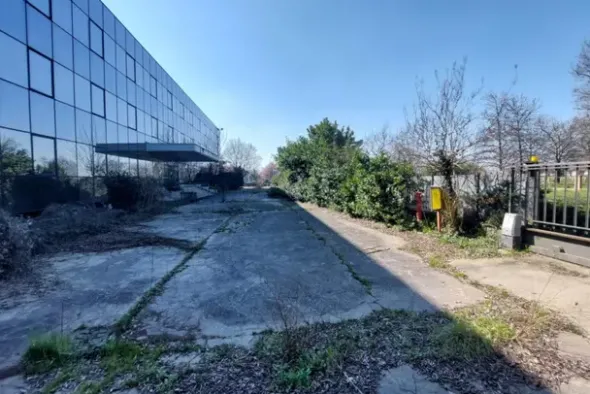 #25736 Edificio direzionale con uffici, mensa e cortile