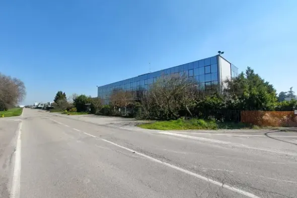 #25736 Edificio direzionale con uffici, mensa e cortile