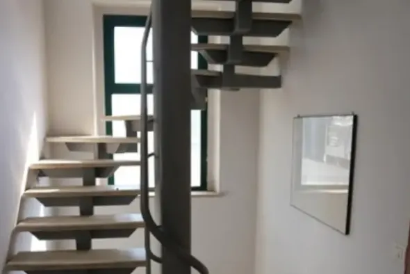 #14857 Edificio terziario con tettoie e corte privata