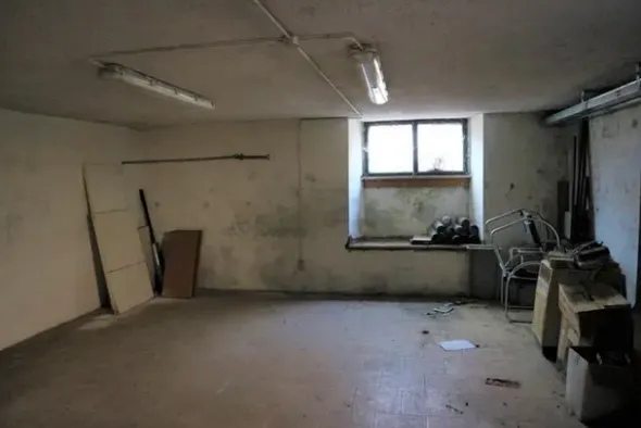 #14857 Edificio terziario con tettoie e corte privata