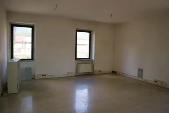 #14857 Edificio terziario con tettoie e corte privata