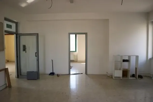 #14857 Edificio terziario con tettoie e corte privata