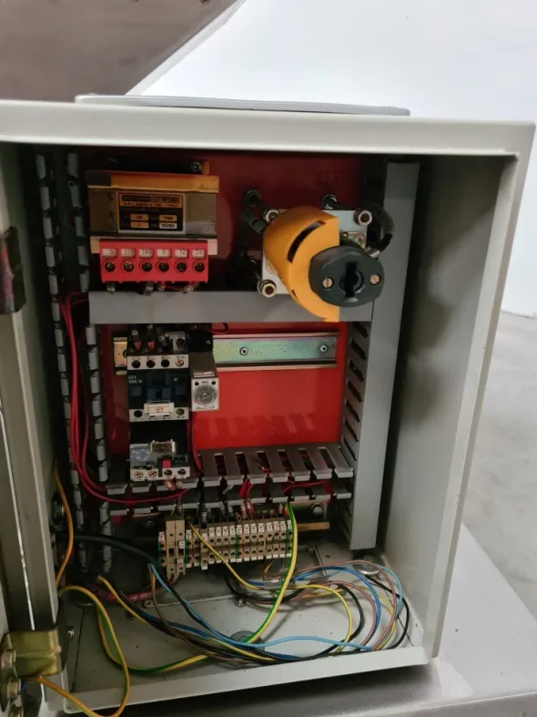 ELEVATORE A TRAMOGGIA PER TAPPI – GAMA (COD. ELE-47)