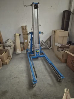 ELEVATORE DI MATERIALI GENIE