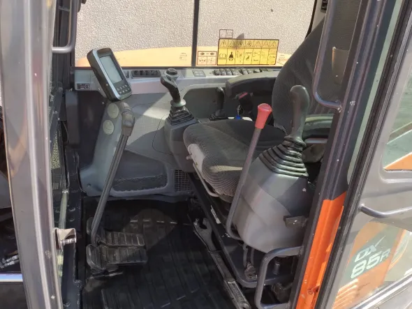 Escavatore cingolato Doosan DX85R-3