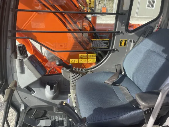 Escavatore cingolato HITACHI ZX 130