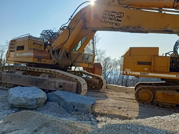 2#7693 Escavatore cingolato Liebherr