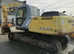 3#5567 Escavatore cingolato New Holland E 245 B