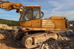 8#6967 Escavatore Fiat