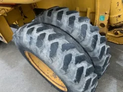8#6189 Escavatore gommato Komatsu