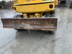 8#6189 Escavatore gommato Komatsu
