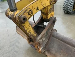 8#6189 Escavatore gommato Komatsu