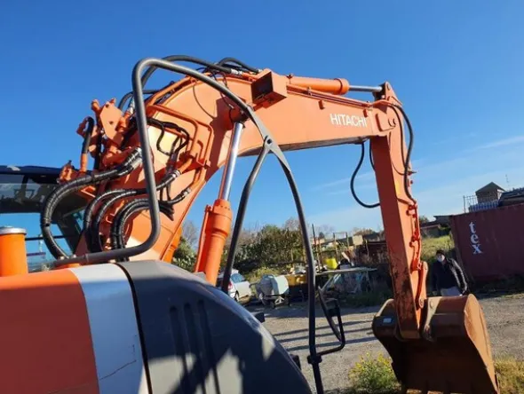 5#6105 Escavatore Hitachi