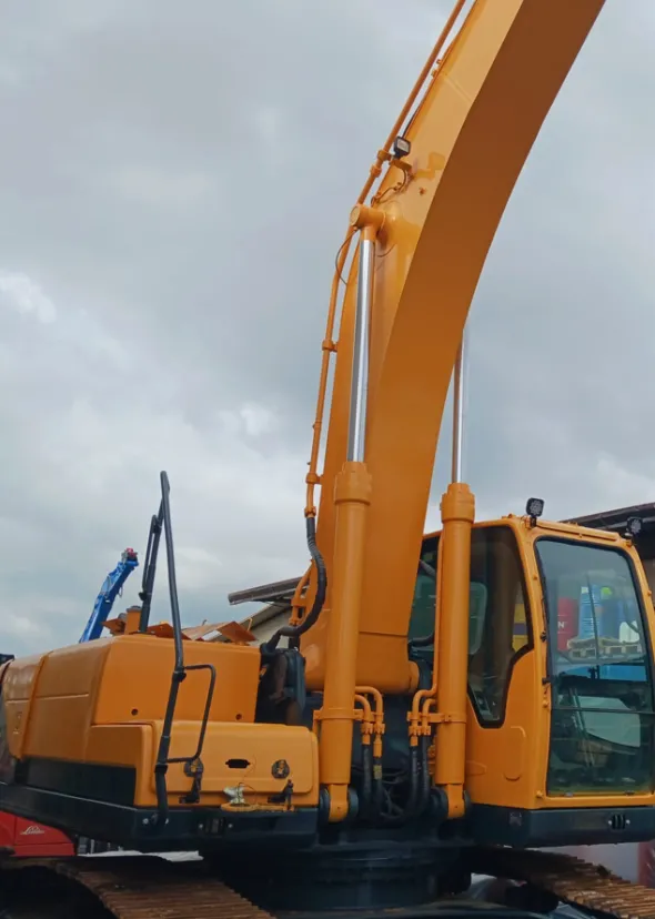 ESCAVATORE HYUNDAI 290