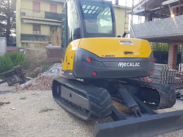 ESCAVATORE MECALAC 8MCR